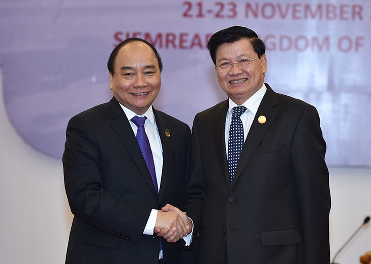 Во Вьетнам с визитом прибыл премьер-министр Лаоса - ảnh 1